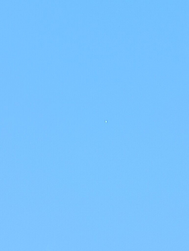 Un-zoomed image of unidentified object, UAP, UFo, etc. Probably a balloon.
